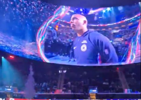 再次代表快船在主队场出战，球迷给保罗送上震耳欲聋欢呼声