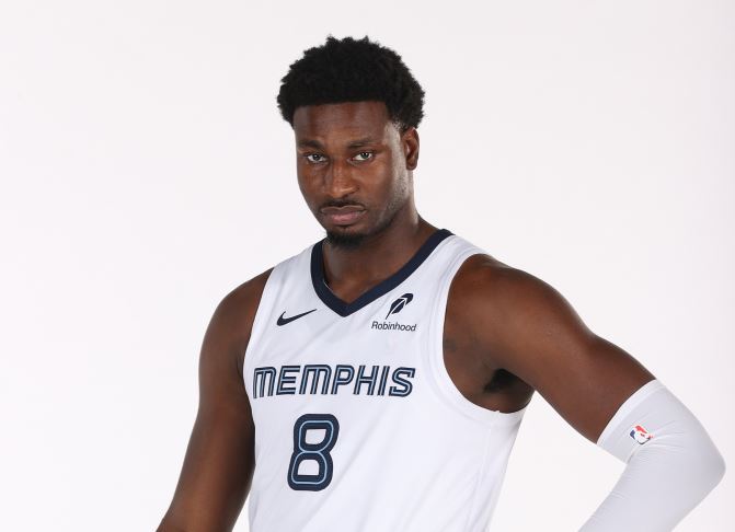 控球感欠佳！小贾伦·杰克逊23中6得到26分5抢篮板