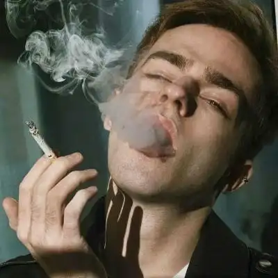 6686体育平台铁牌作者Erica