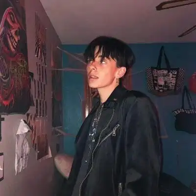 6686体育平台铁牌作者Riley