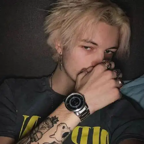 6686体育平台铁牌作者Riley